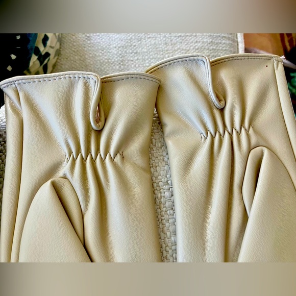 Two sets of faux leather unisex gloves, black and beige, size Medium never worn - Picture 10 of 16